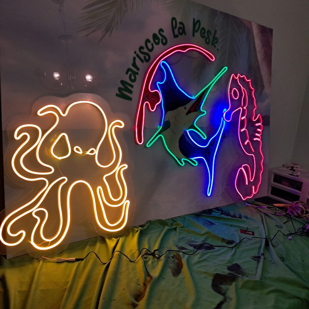 cuadros y letreros neon para negocios mariscos la pesk